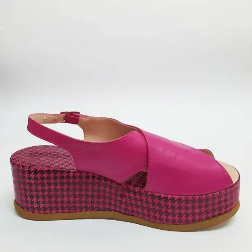 501 medium fuchsia