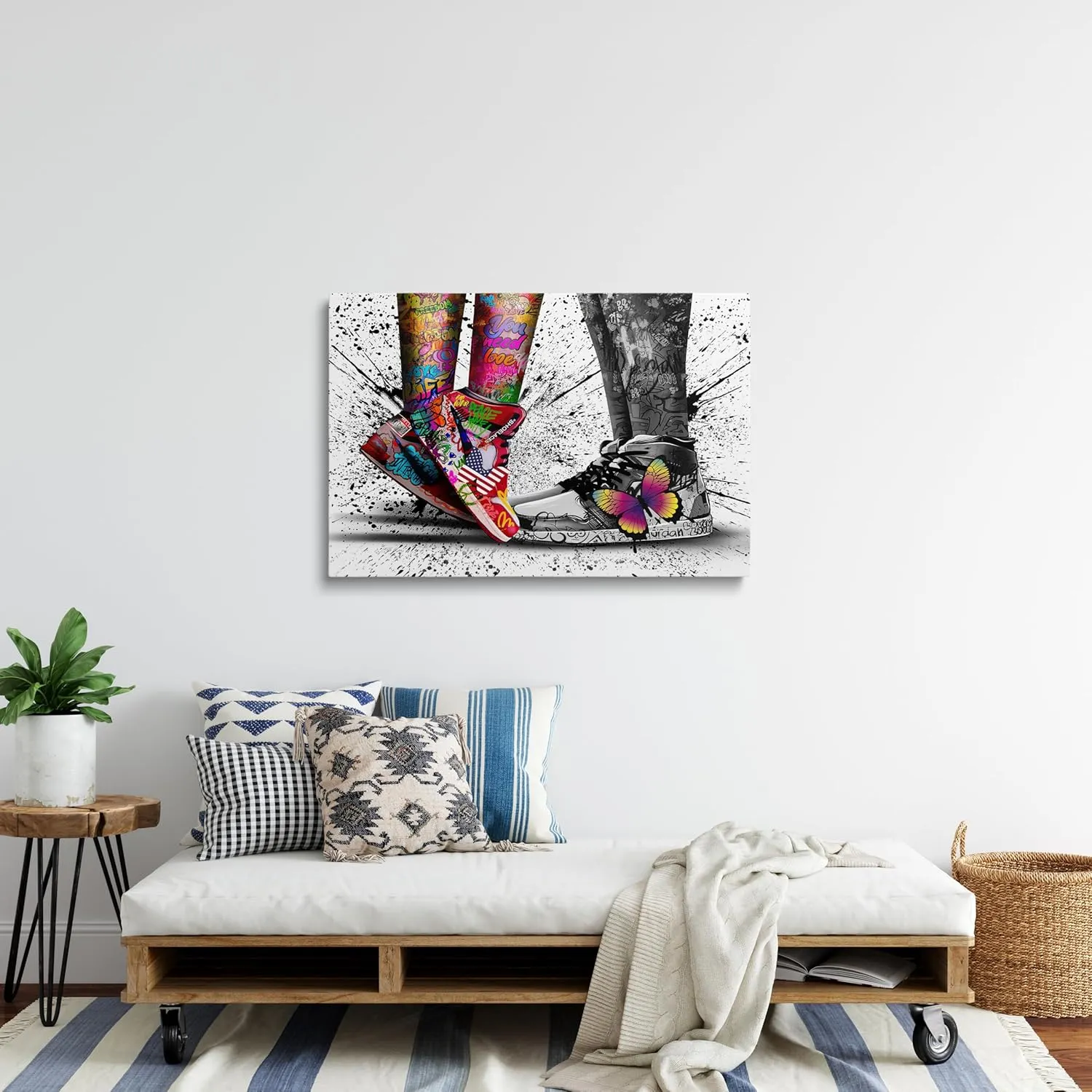 Black white graffiti Banksy style sneakers canvas wall painting ready to hang 12 "x16 abstract multi-element children's gifts bedroom kitchen mural directly hanging framed home decoration painting