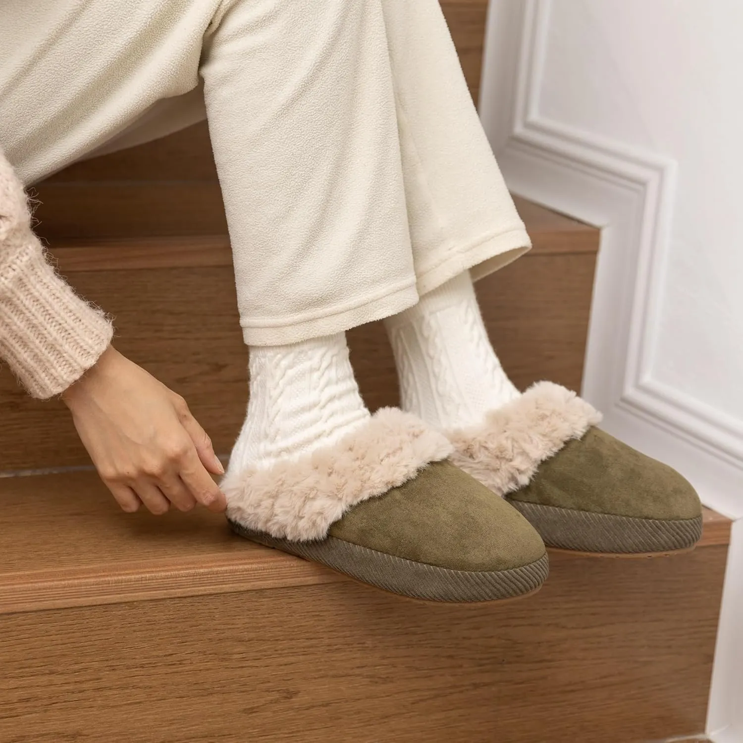 Chantomoo Slippers for Women Memory Foam House Shoes Faux Suede Upper Rubber Sole Faux Fur Lining Warm Comfy Indoor Fuzzy