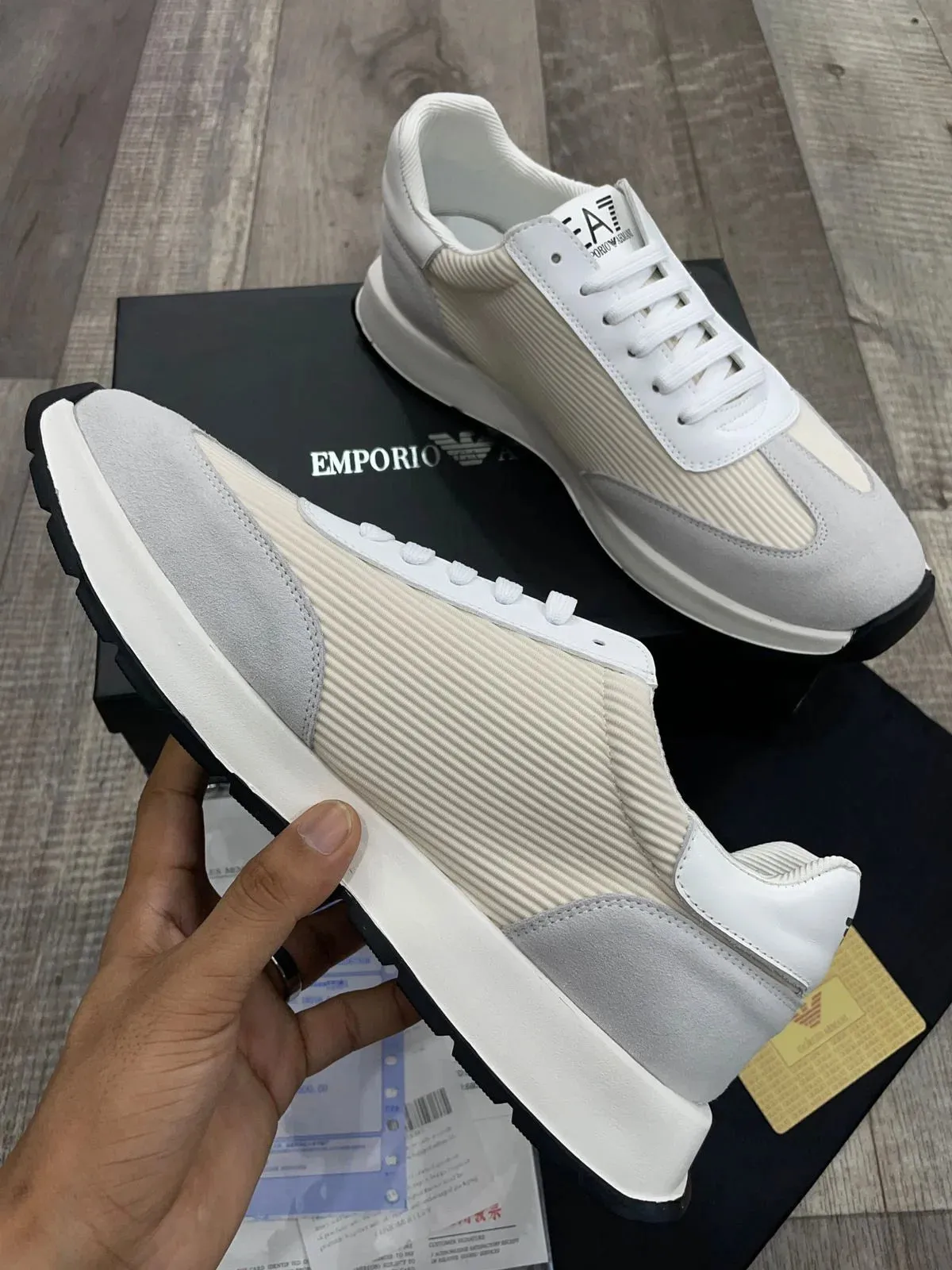 EMP*RIO ARM*NI || Men,s Training Contrast Metal Logo Sneakers