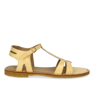 Feminine sandal with strap design