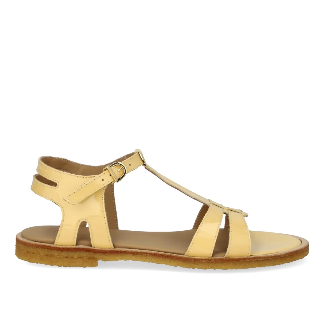 Feminine sandal with strap design