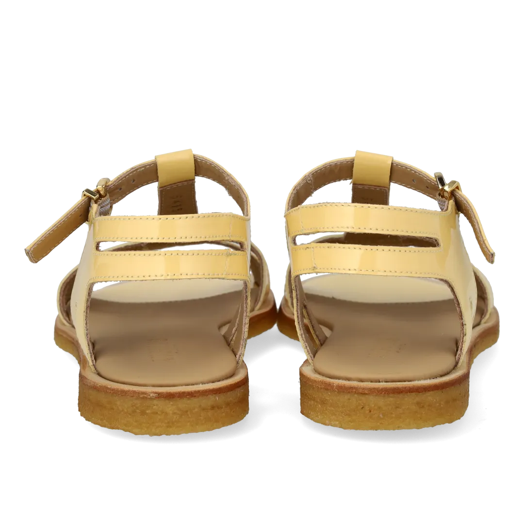 Feminine sandal with strap design