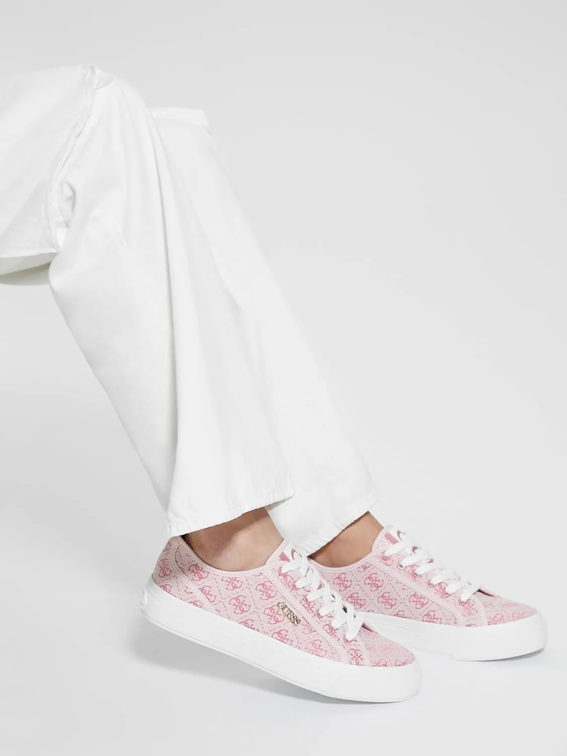 GUESS Women's Jelexa Sneaker