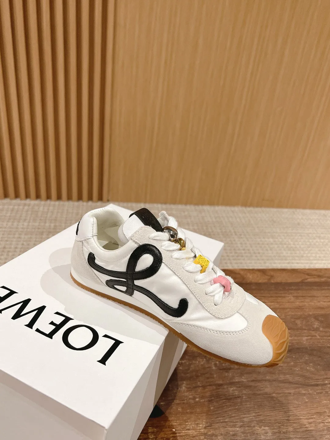 LE Big head sports shoes