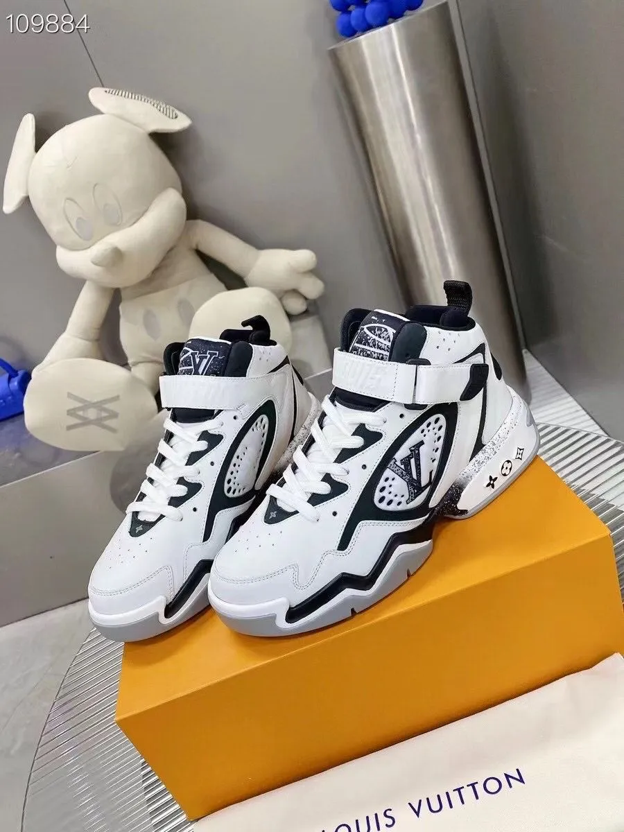 LOUIS VUITTON || Calfskin Mens LV Trainer 2 Sneaker White