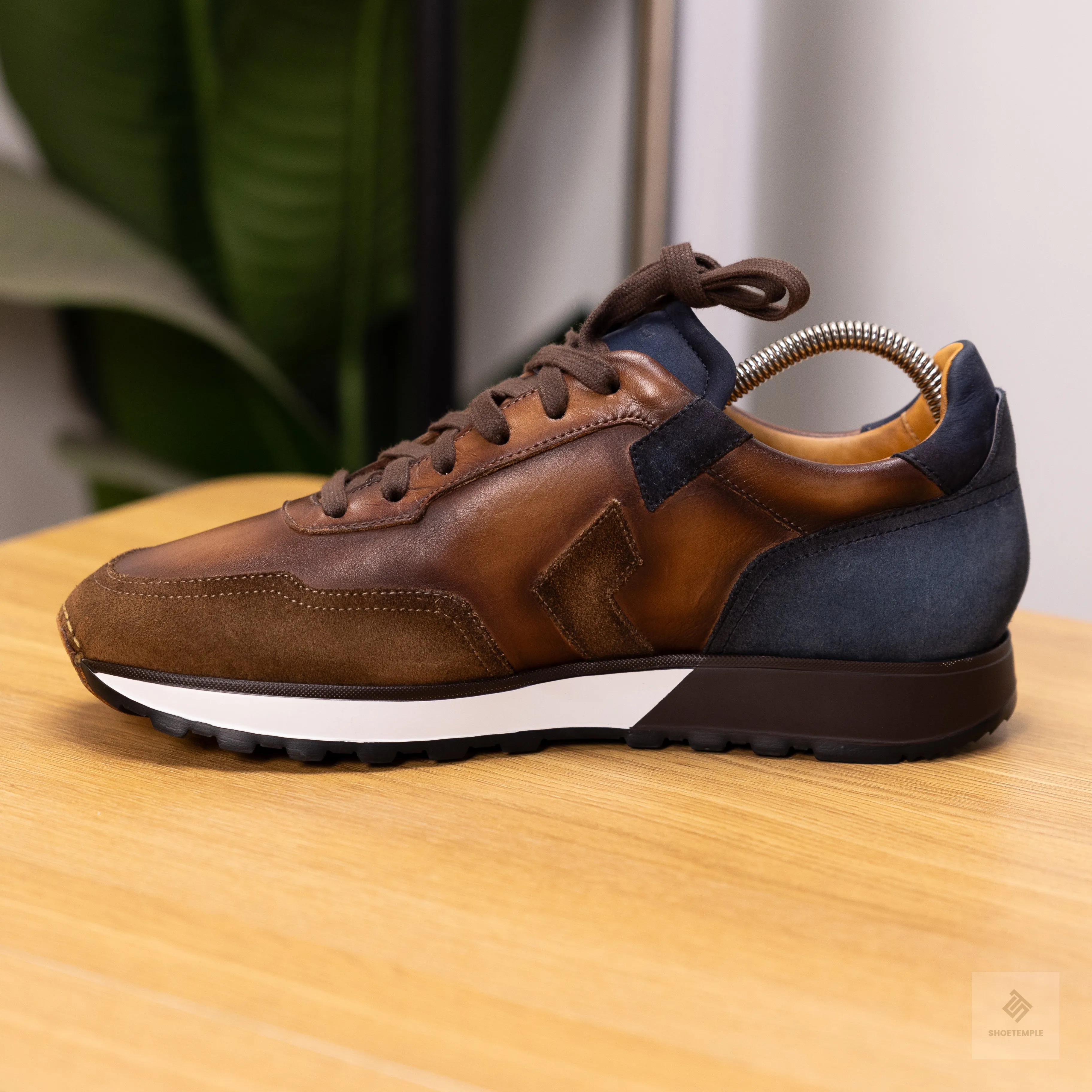 Magnanni Men's Aero Hand-Painted Runner Sneakers