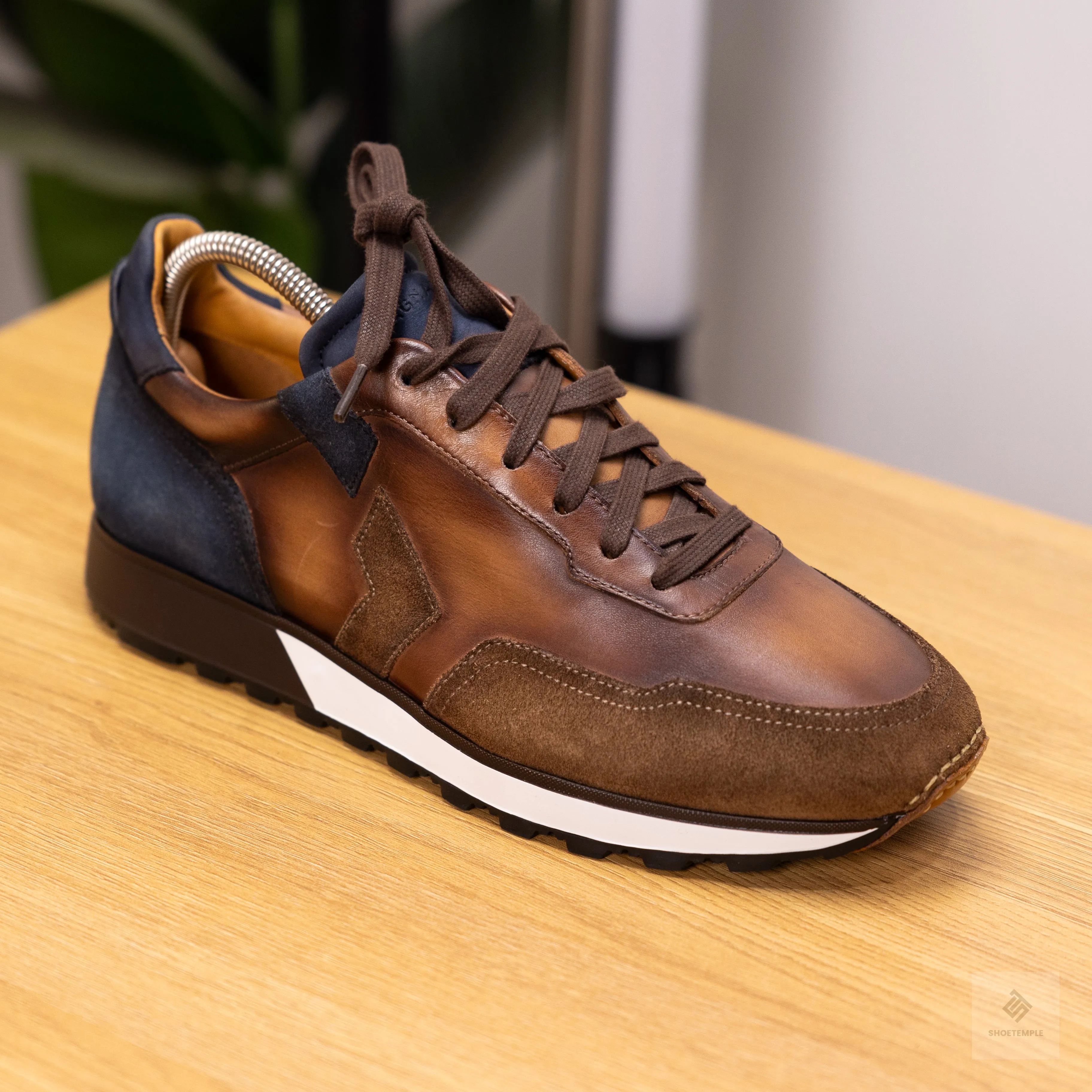 Magnanni Men's Aero Hand-Painted Runner Sneakers