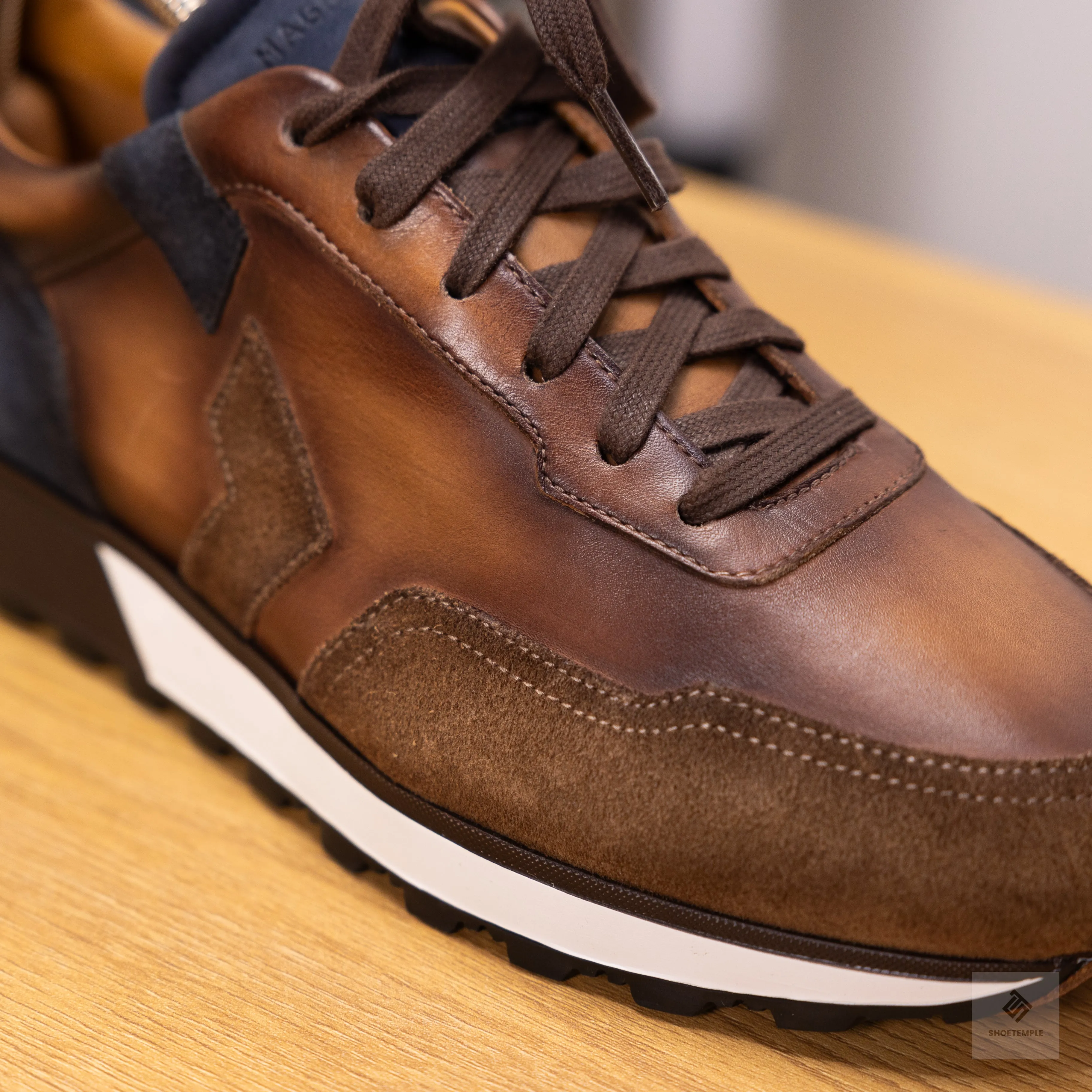 Magnanni Men's Aero Hand-Painted Runner Sneakers