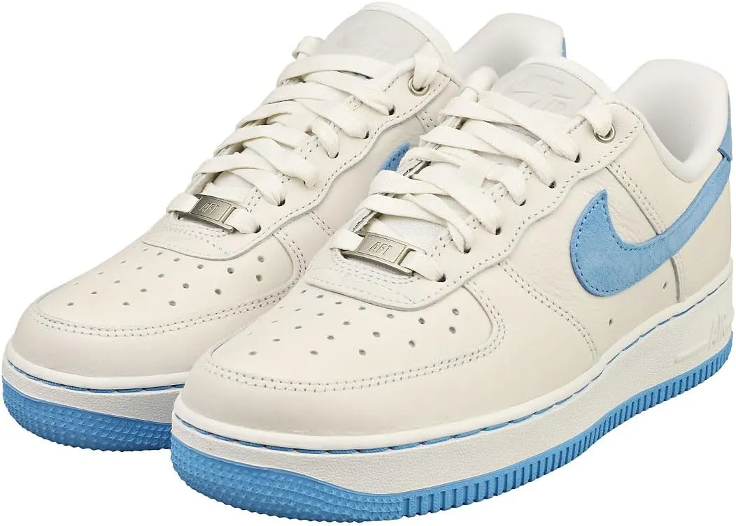 NIKE Men's Sneaker