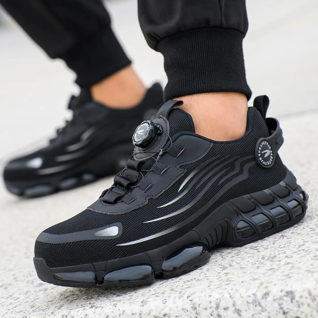 Steel Toe Shoes for Men　Indestructible Anti-Smash Pressure Resistant Air Cushion Bottom Work Shoes Sport Safety Shoes for Women