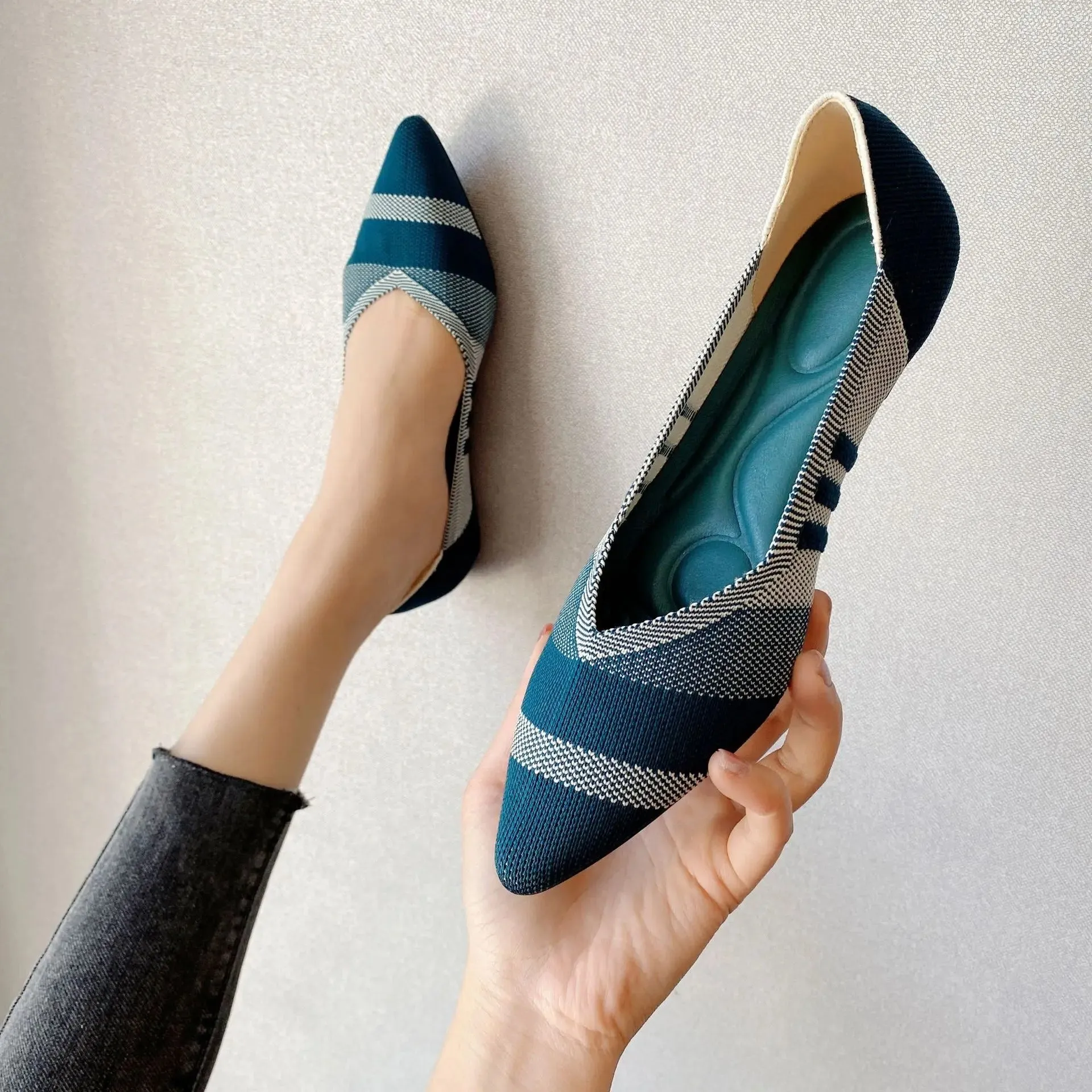 Stylish Women's Knit Flat Shoes for Spring