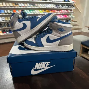 *USED* Jordan 1 True Blue size 5.5Y