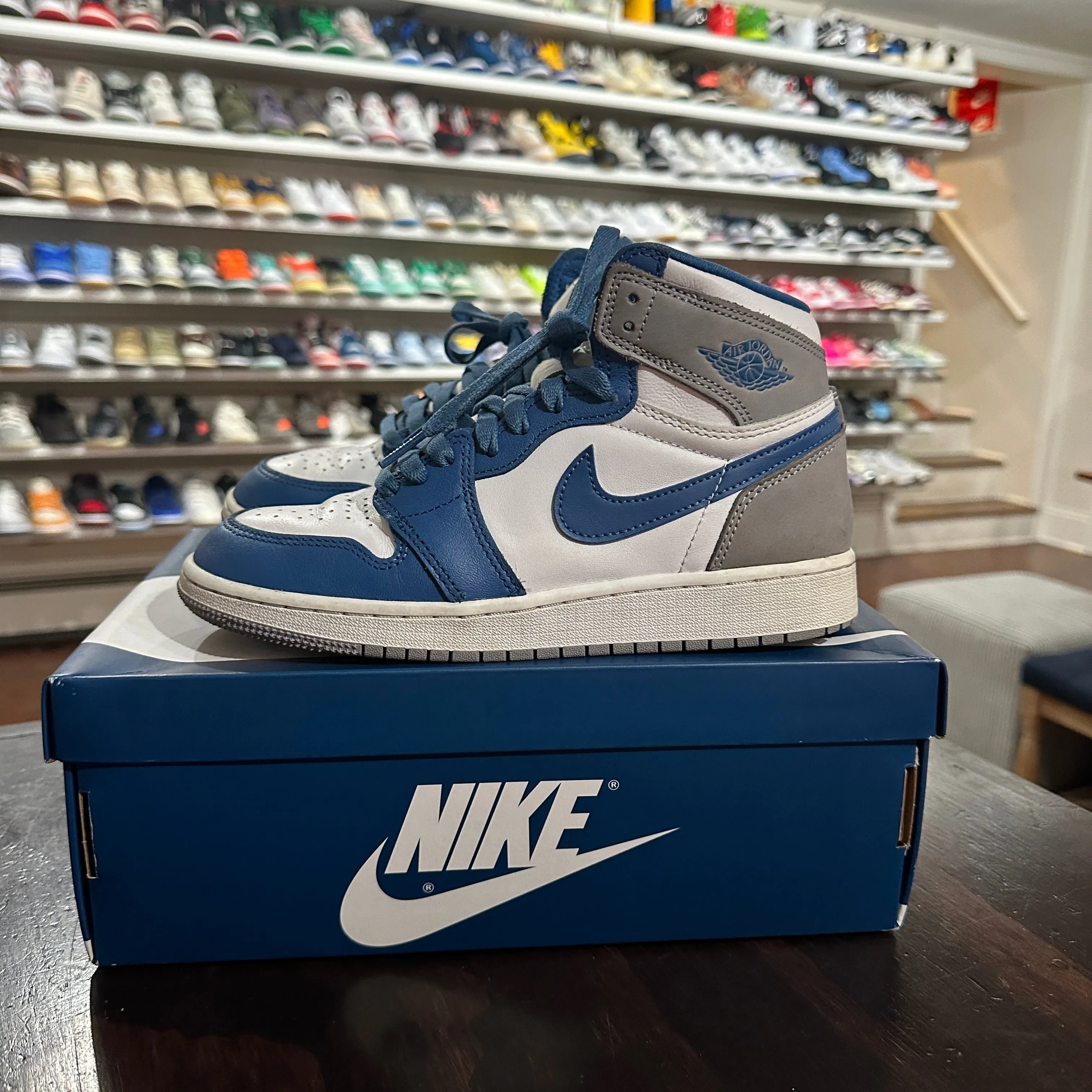 *USED* Jordan 1 True Blue size 5.5Y