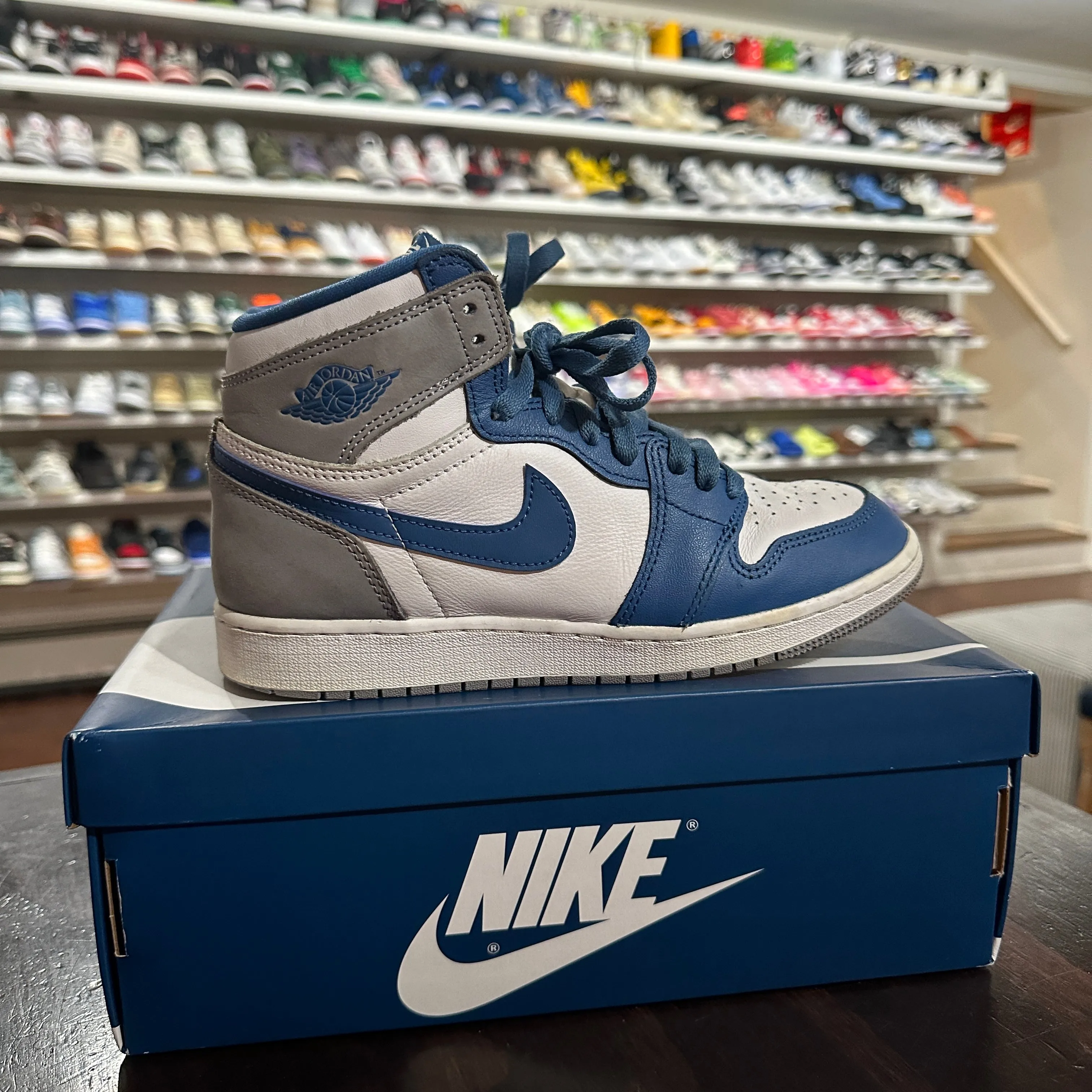 *USED* Jordan 1 True Blue size 5.5Y