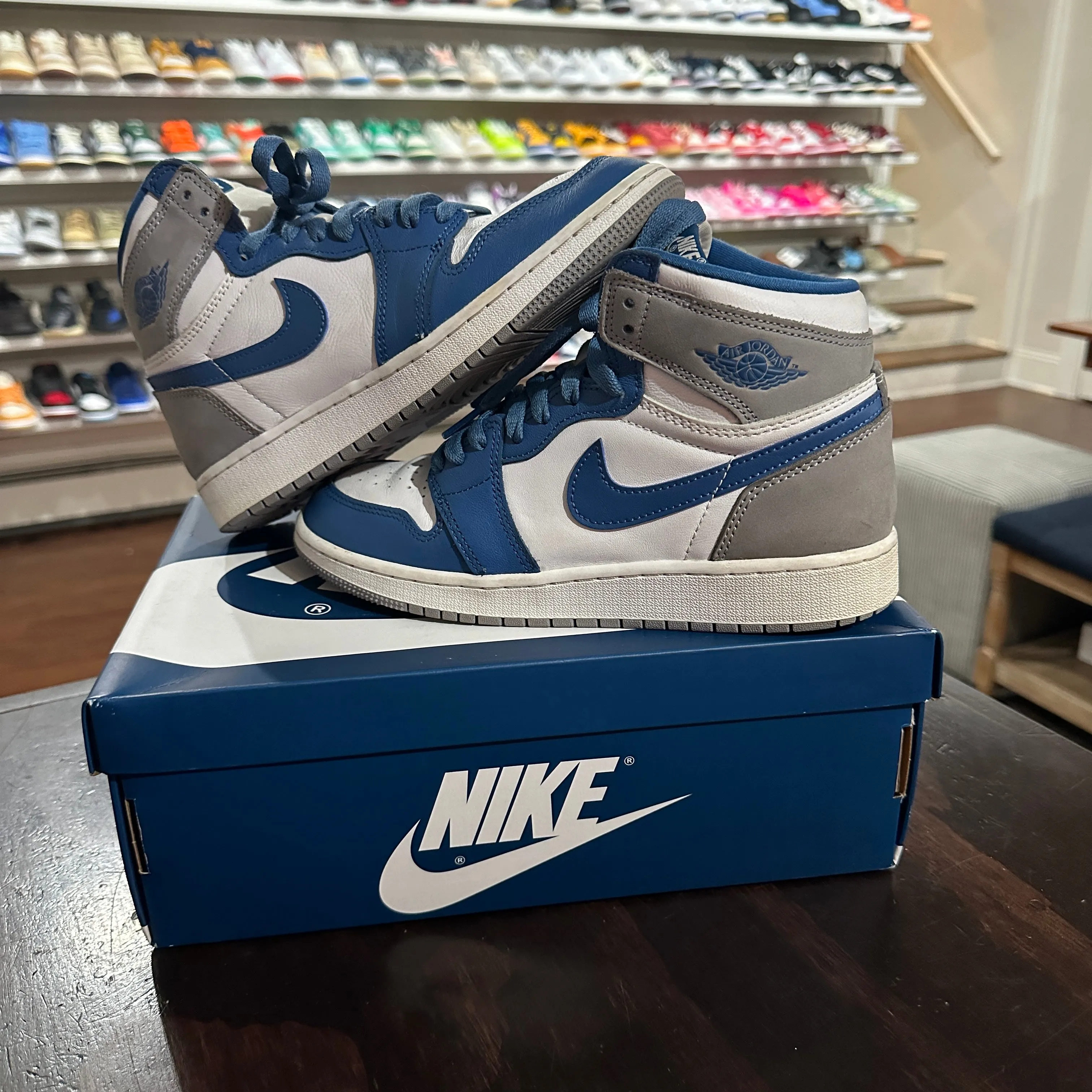 *USED* Jordan 1 True Blue size 5.5Y