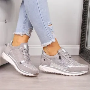 Wolffmode Sneakers: Stylish with a Shiny Accent