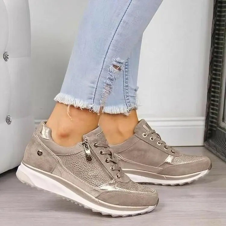 Wolffmode Sneakers: Stylish with a Shiny Accent